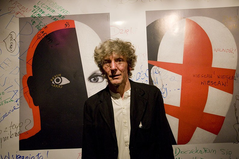 Wiesław Rosocha at the opening of his exhibition at Pokaz Gallery in Warsaw, photo: Marek Dusza